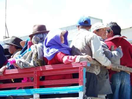 A pick-up transporting many Ecuadorians
