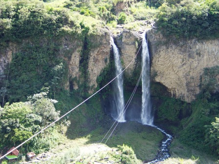 Manto de la Novia Waterfall - Baños Ecuador