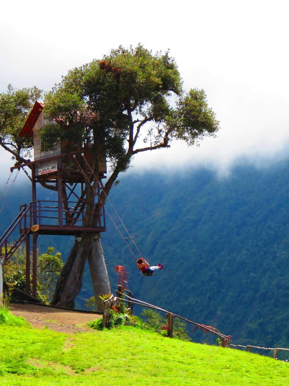 Casa del Arbol Banos Ecuador